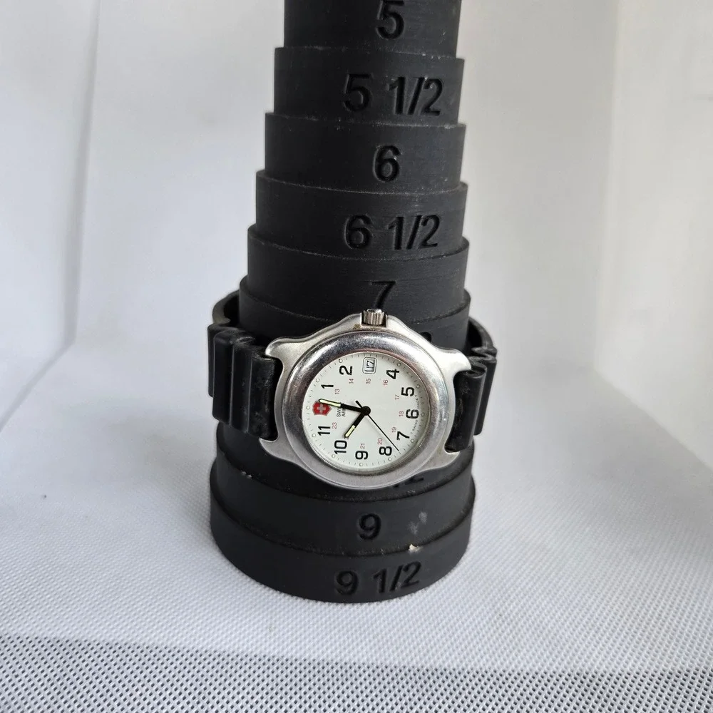 vintage Victorinox Swiss Army Watch Stainless Steel Date Black Strap 8